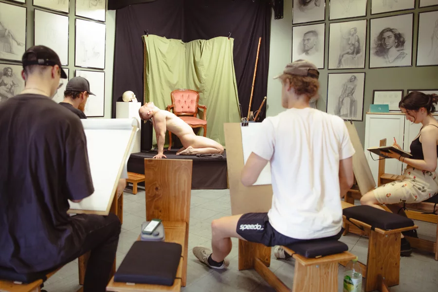 Life drawing session Gruppe beim Aktabend im Atelier